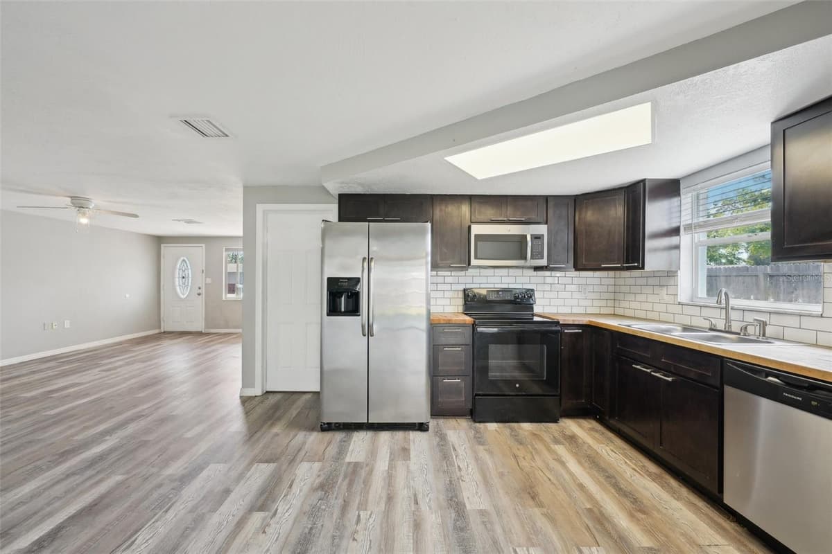 3207 COLDWELL DRIVE — photo 17 of 44