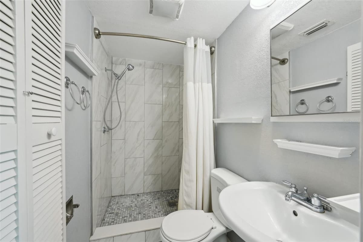 3207 COLDWELL DRIVE — photo 37 of 44