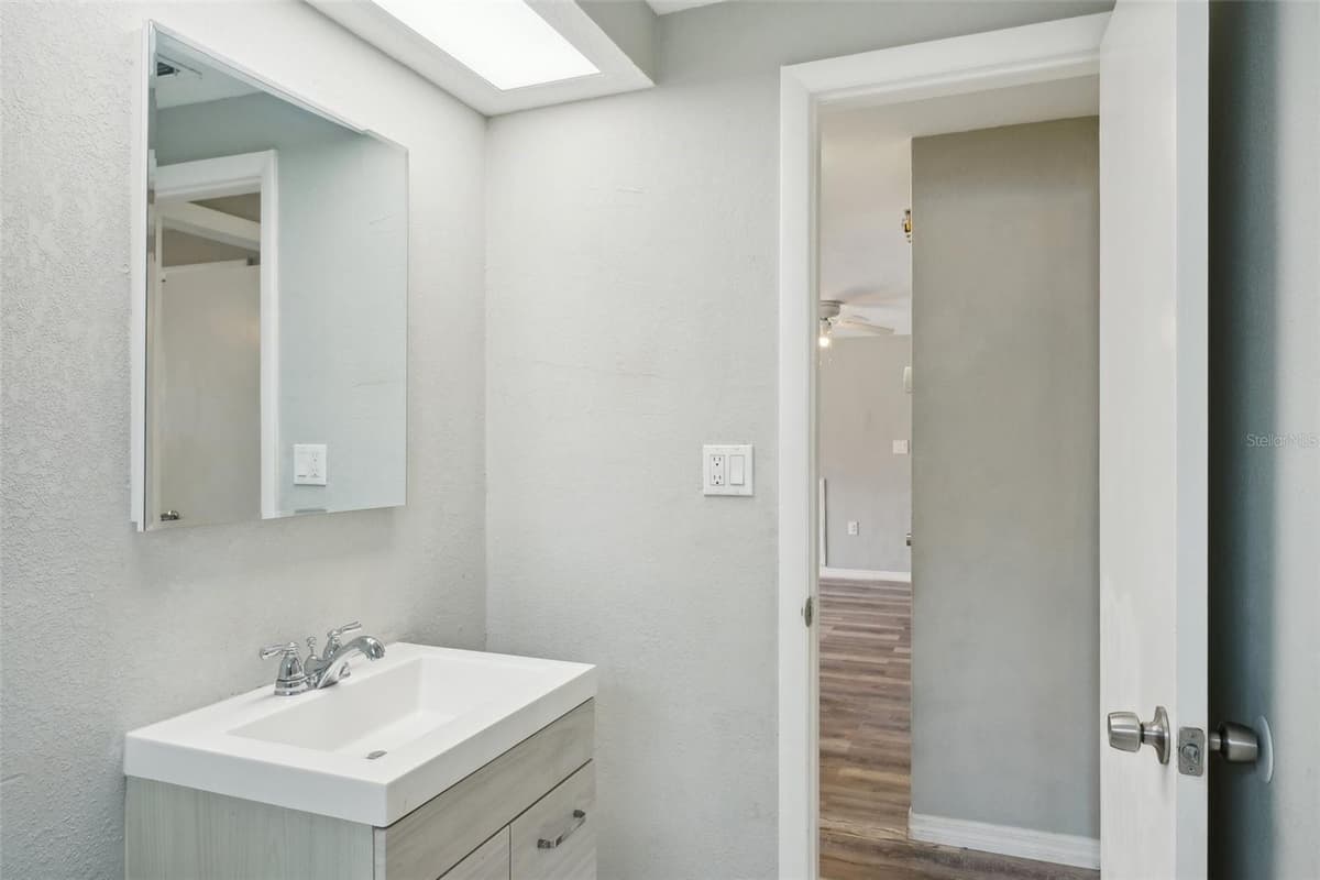 3207 COLDWELL DRIVE — photo 36 of 44