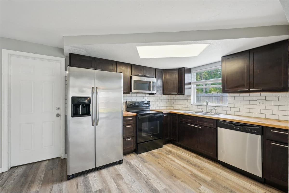 3207 COLDWELL DRIVE — photo 15 of 44