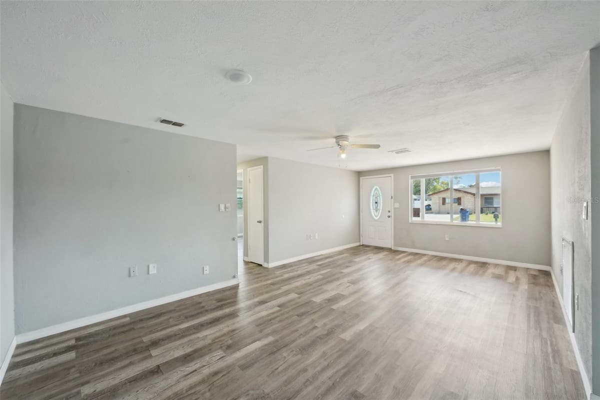 3207 COLDWELL DRIVE — photo 11 of 44