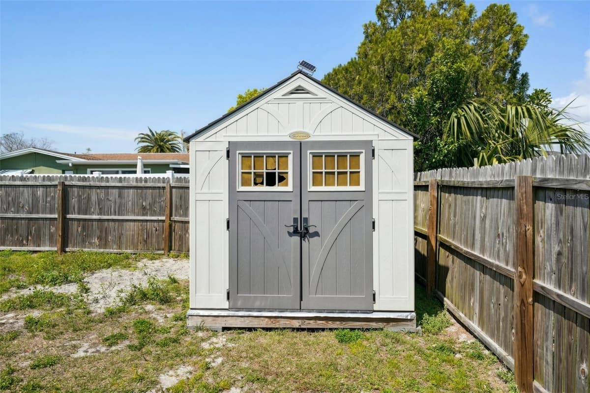 3207 COLDWELL DRIVE — photo 43 of 44