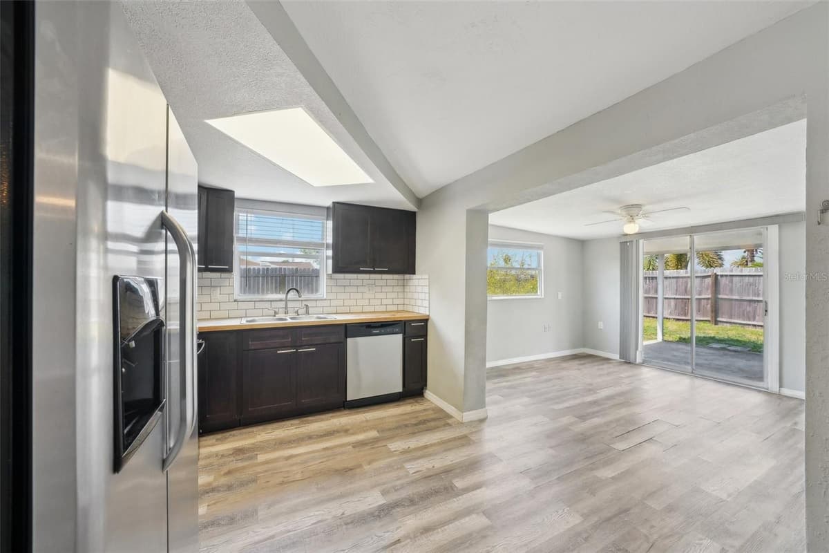 3207 COLDWELL DRIVE — photo 13 of 44
