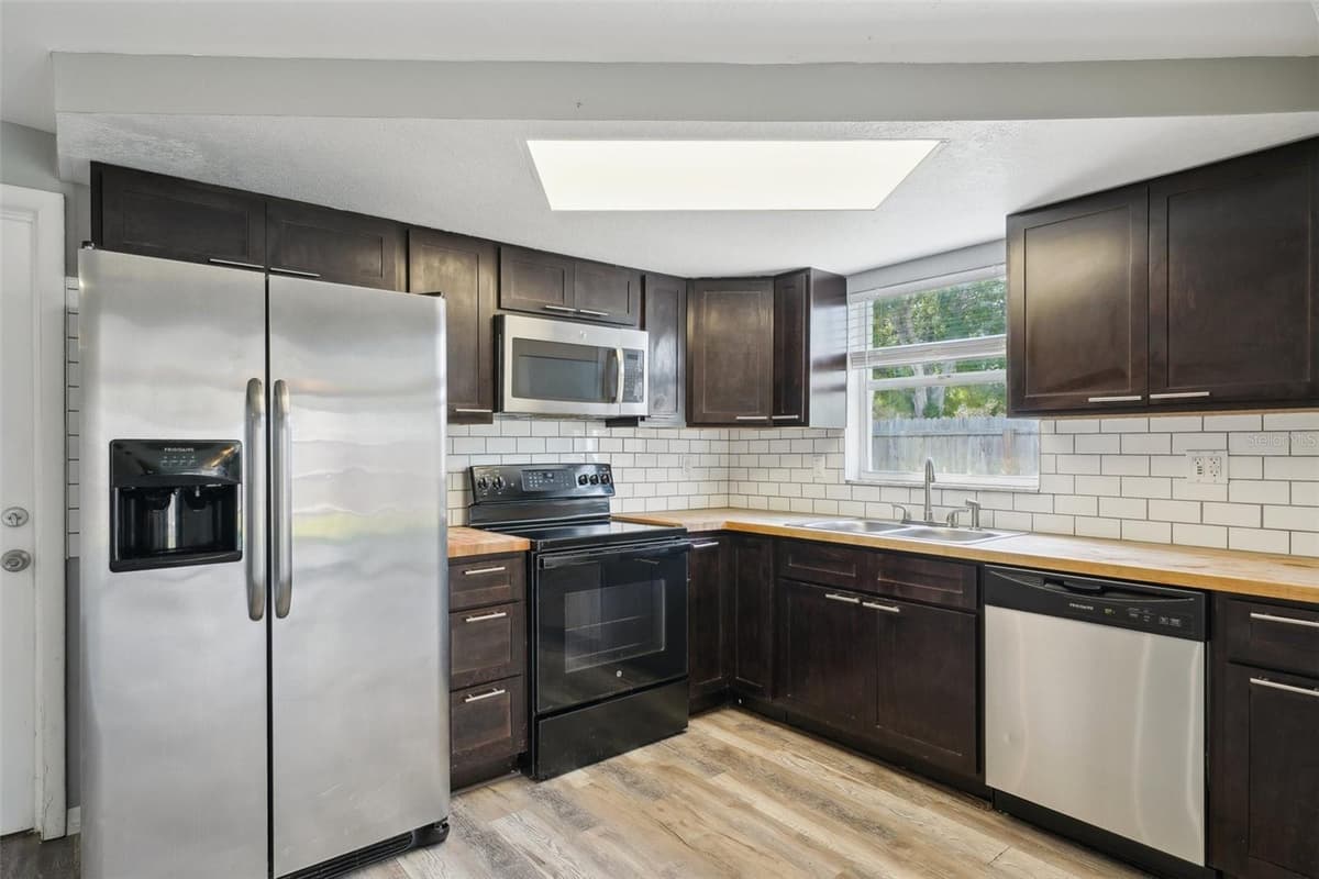 3207 COLDWELL DRIVE — photo 16 of 44