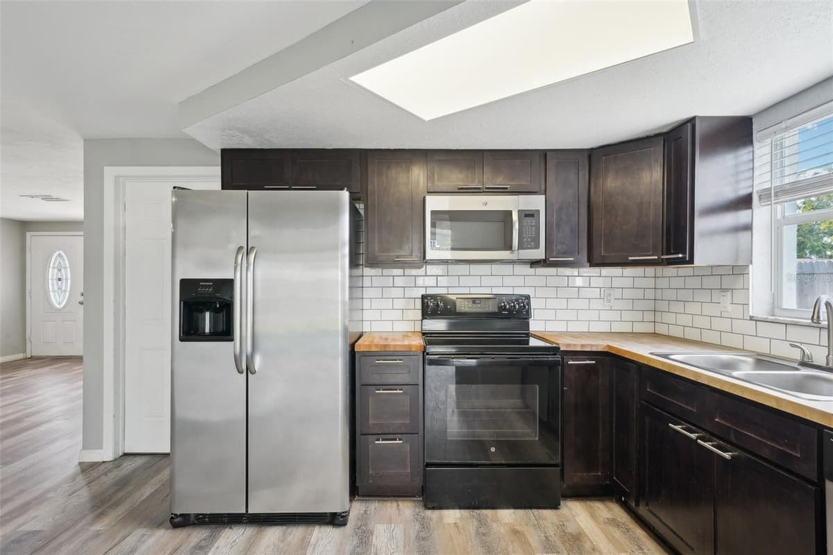 3207 COLDWELL DRIVE — photo 18 of 44