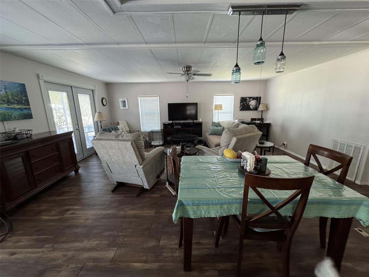 8689 BREEZE HILL DRIVE — photo 15 of 37