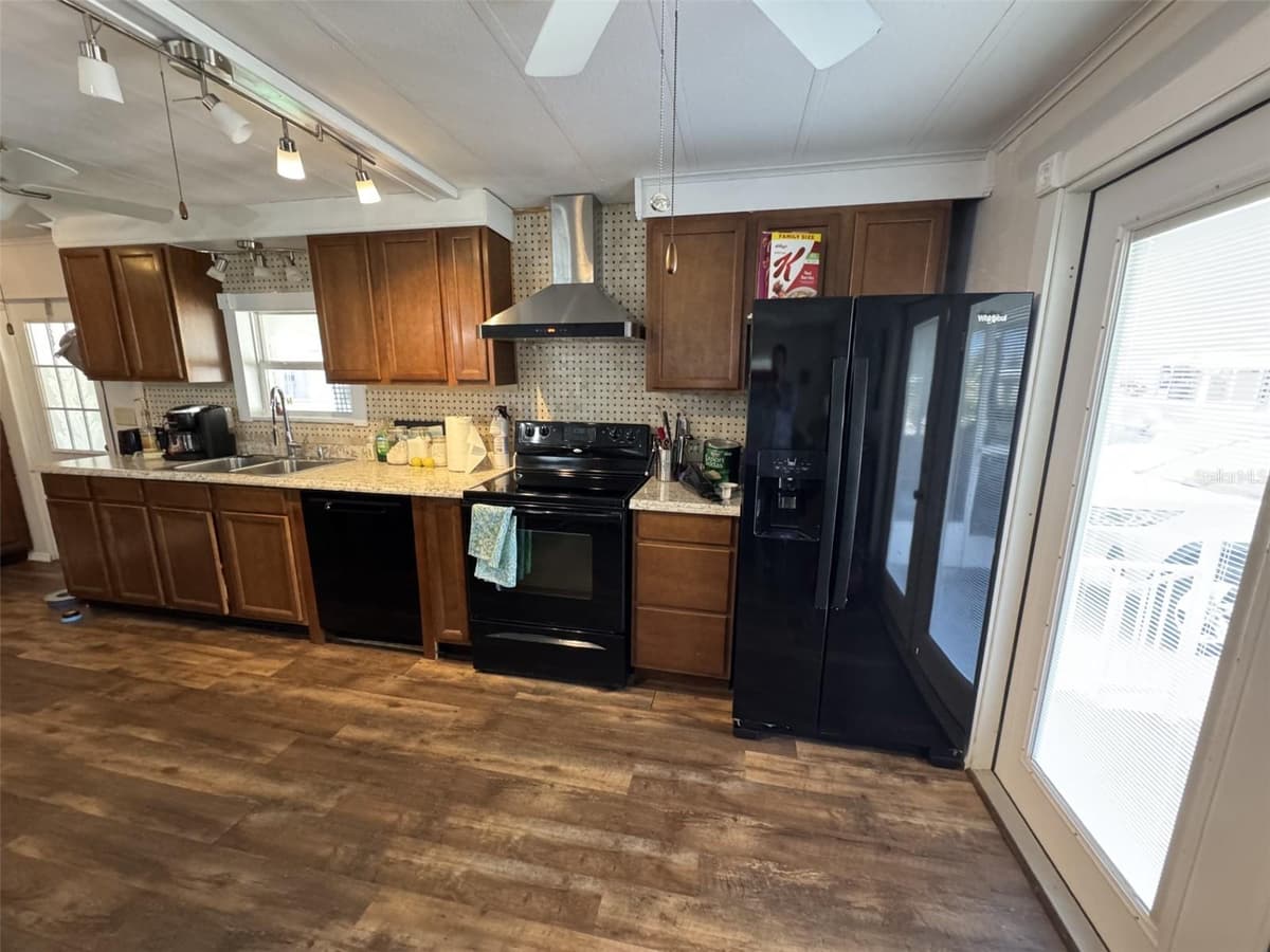 8689 BREEZE HILL DRIVE — photo 13 of 37