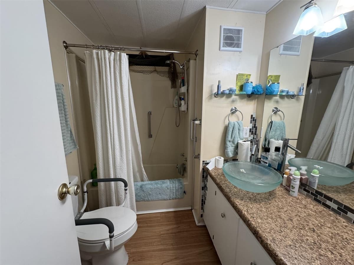 8689 BREEZE HILL DRIVE — photo 30 of 37