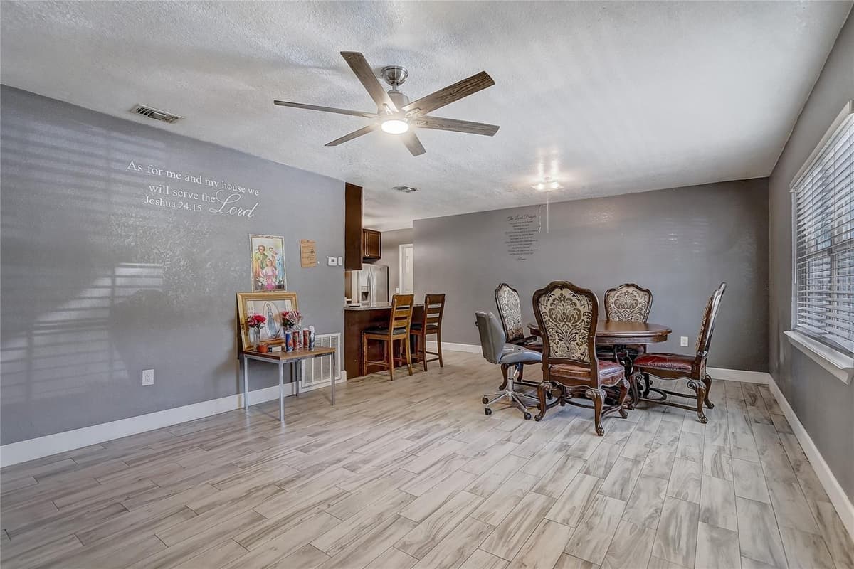 243 MARTIN STREET — photo 7 of 26