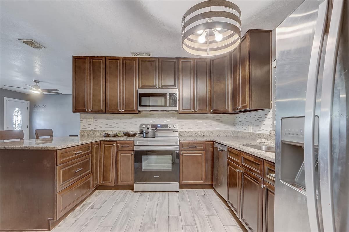 243 MARTIN STREET — photo 9 of 26