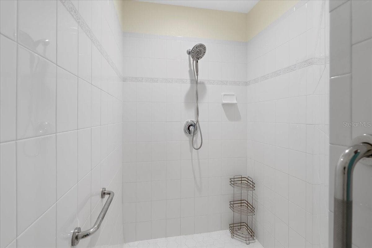 1091 ROTONDA CIRCLE — photo 31 of 54