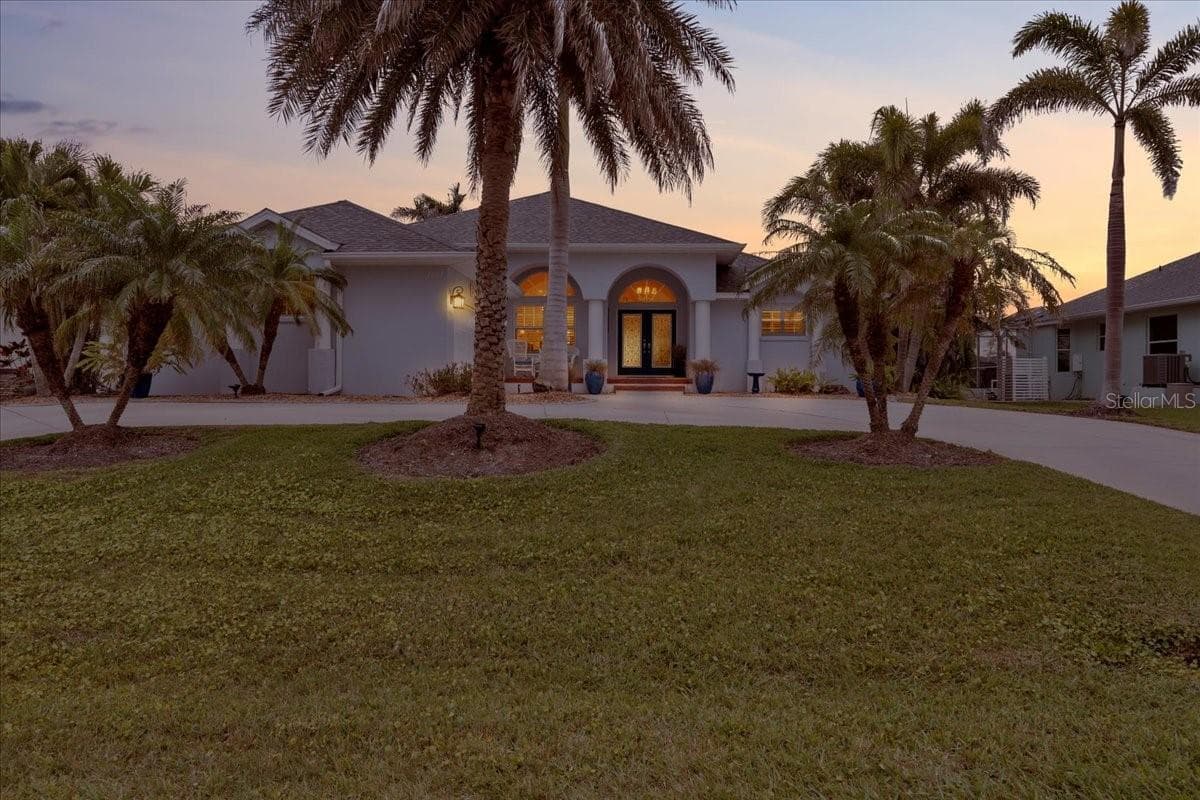 1091 ROTONDA CIRCLE — photo 2 of 54