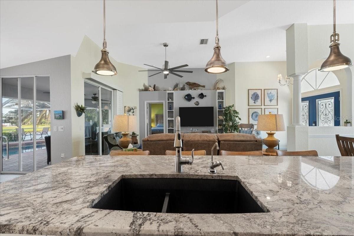 1091 ROTONDA CIRCLE — photo 16 of 54