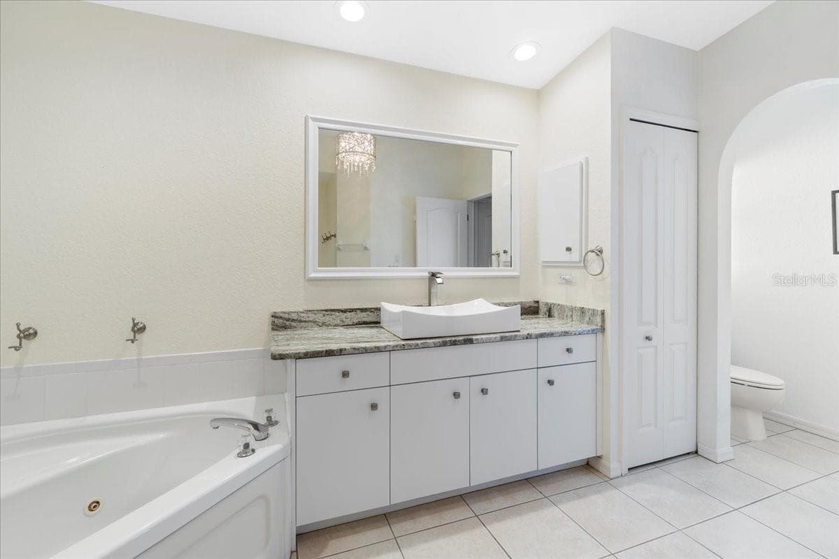 1091 ROTONDA CIRCLE — photo 32 of 54