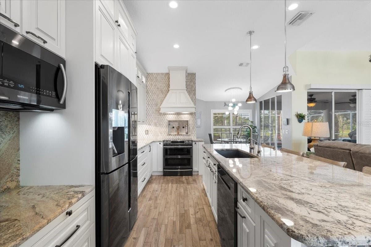 1091 ROTONDA CIRCLE — photo 13 of 54
