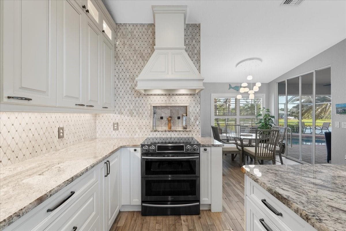 1091 ROTONDA CIRCLE — photo 15 of 54