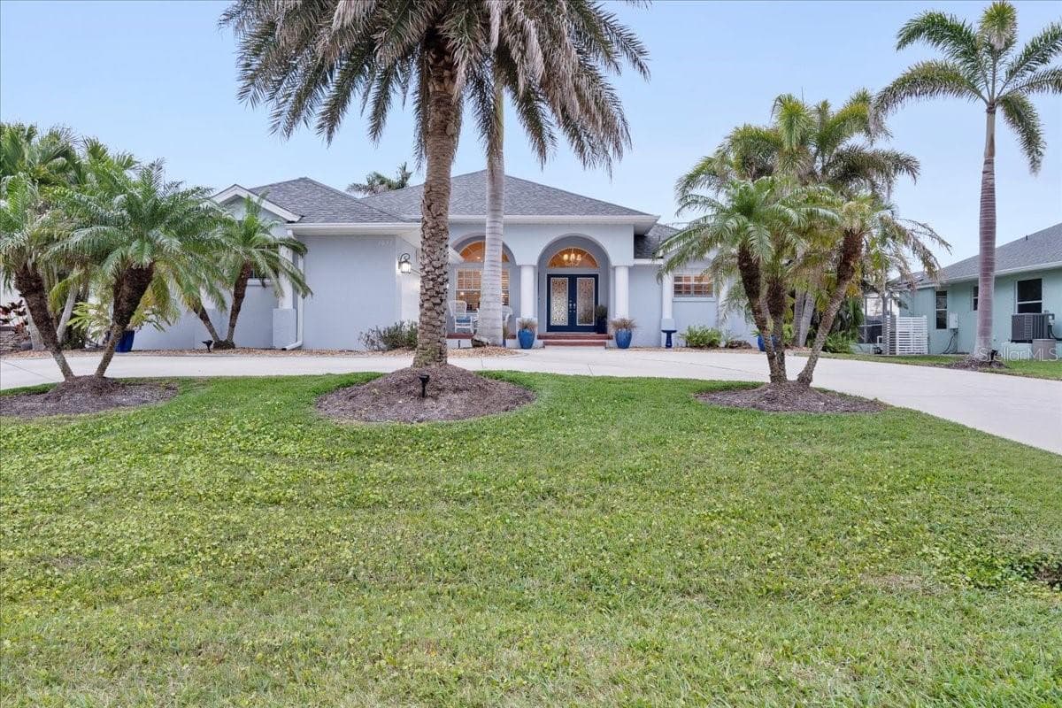 1091 ROTONDA CIRCLE — photo 1 of 54