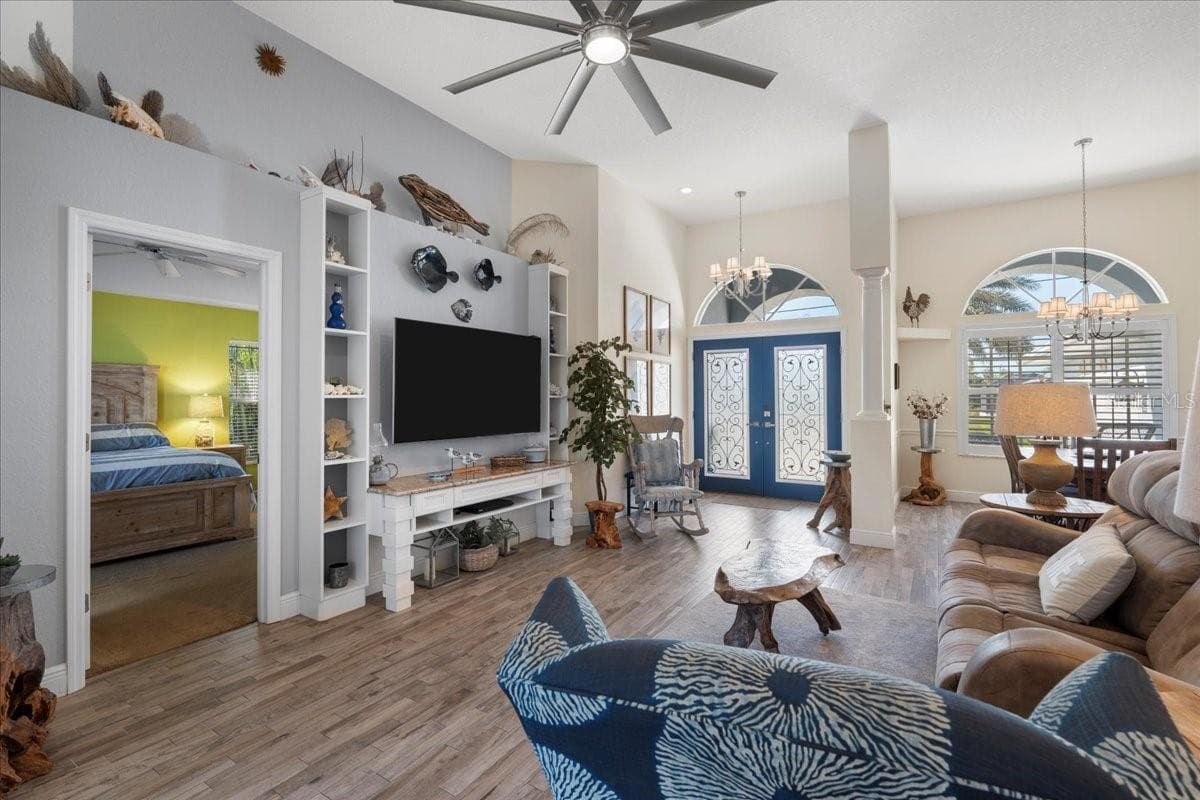 1091 ROTONDA CIRCLE — photo 19 of 54