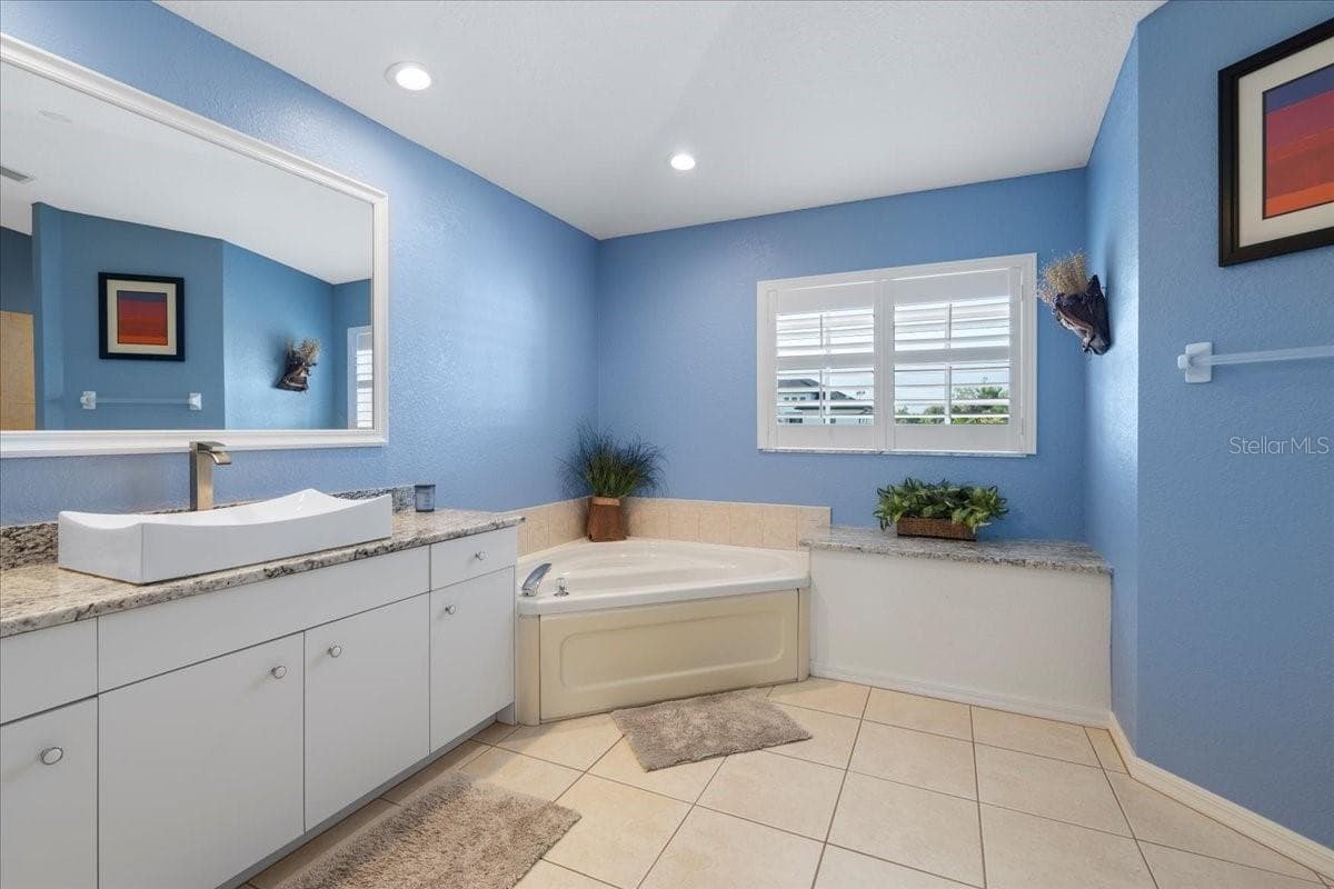 1091 ROTONDA CIRCLE — photo 35 of 54