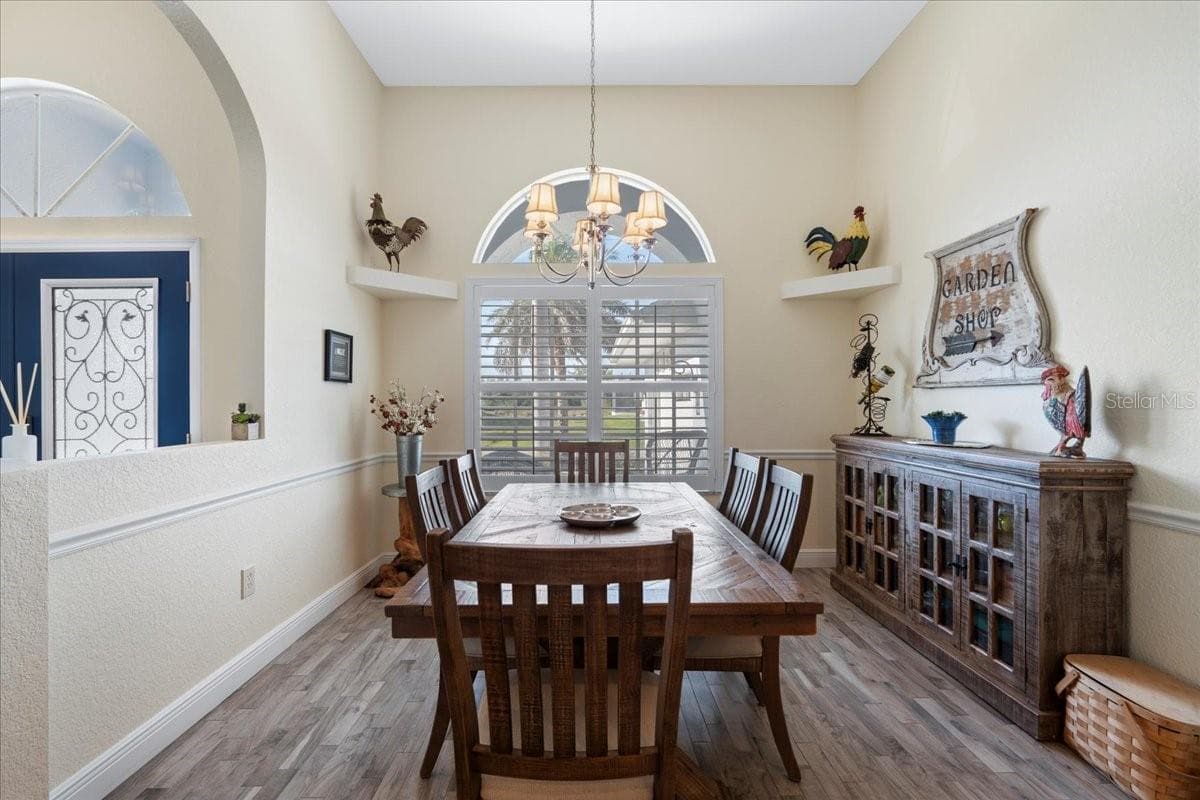 1091 ROTONDA CIRCLE — photo 9 of 54
