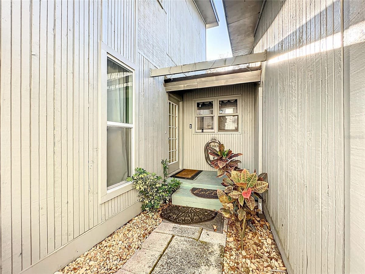 1115 CHEBON CT — photo 2 of 24