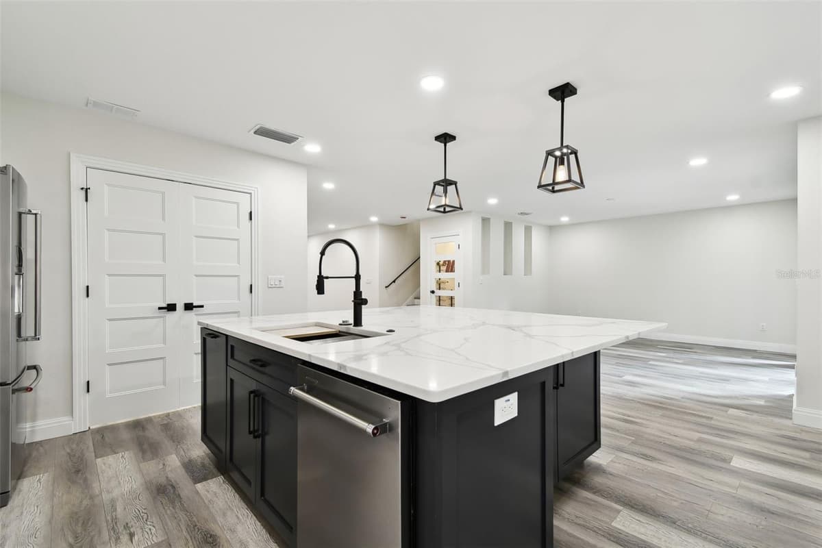 1045 JESSE AVENUE — photo 19 of 63