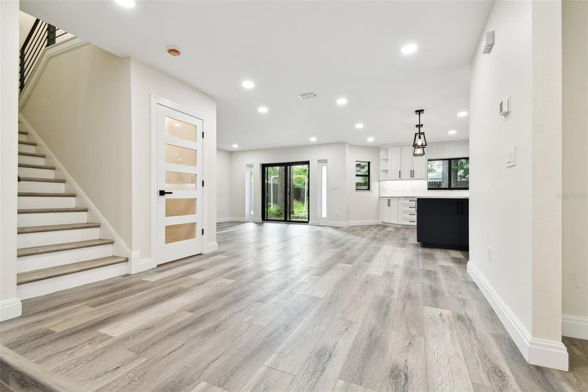 1045 JESSE AVENUE — photo 9 of 63