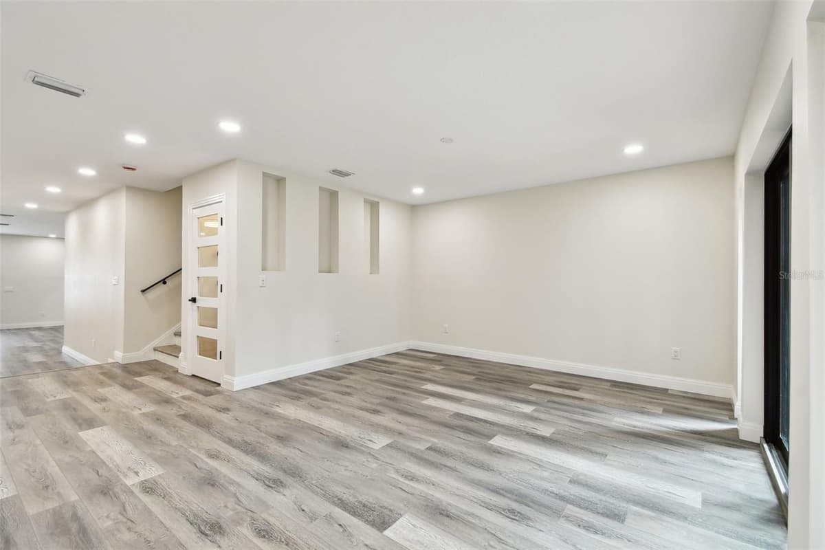 1045 JESSE AVENUE — photo 17 of 63