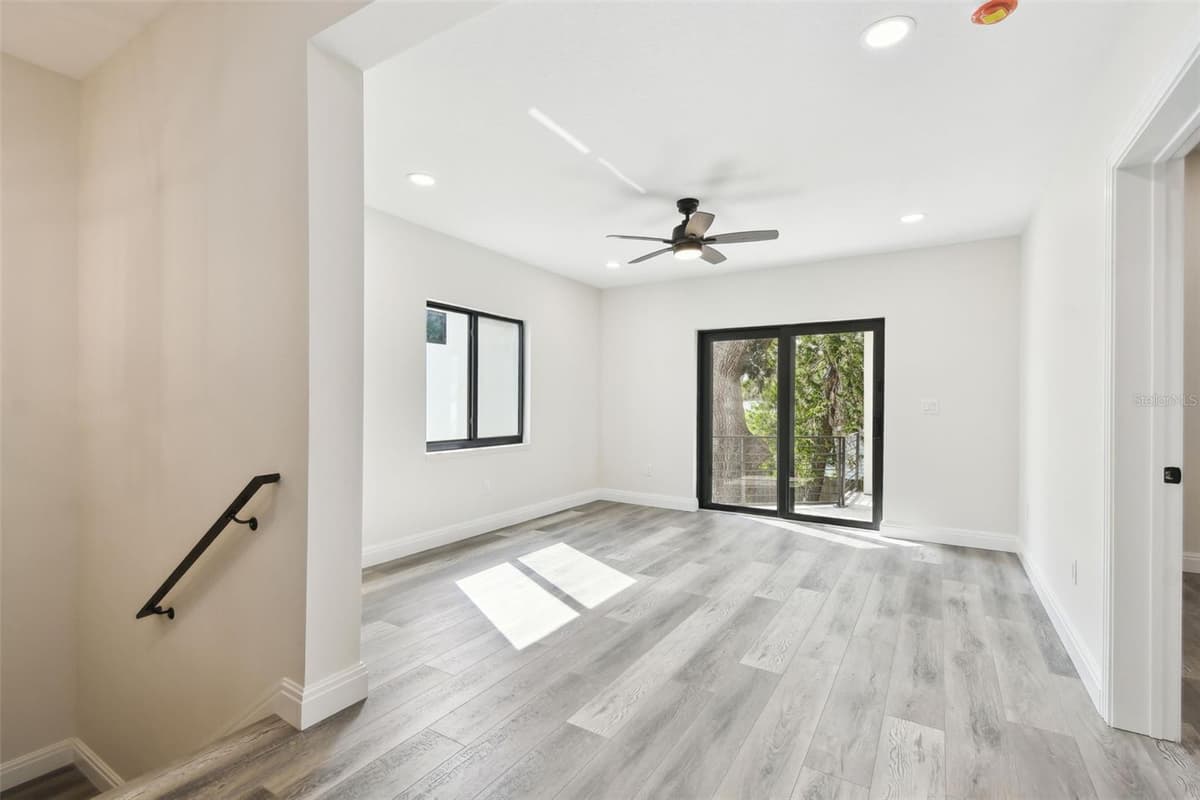 1045 JESSE AVENUE — photo 31 of 63