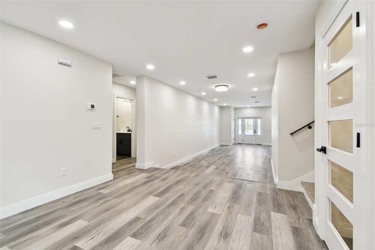 1045 JESSE AVENUE — photo 11 of 63