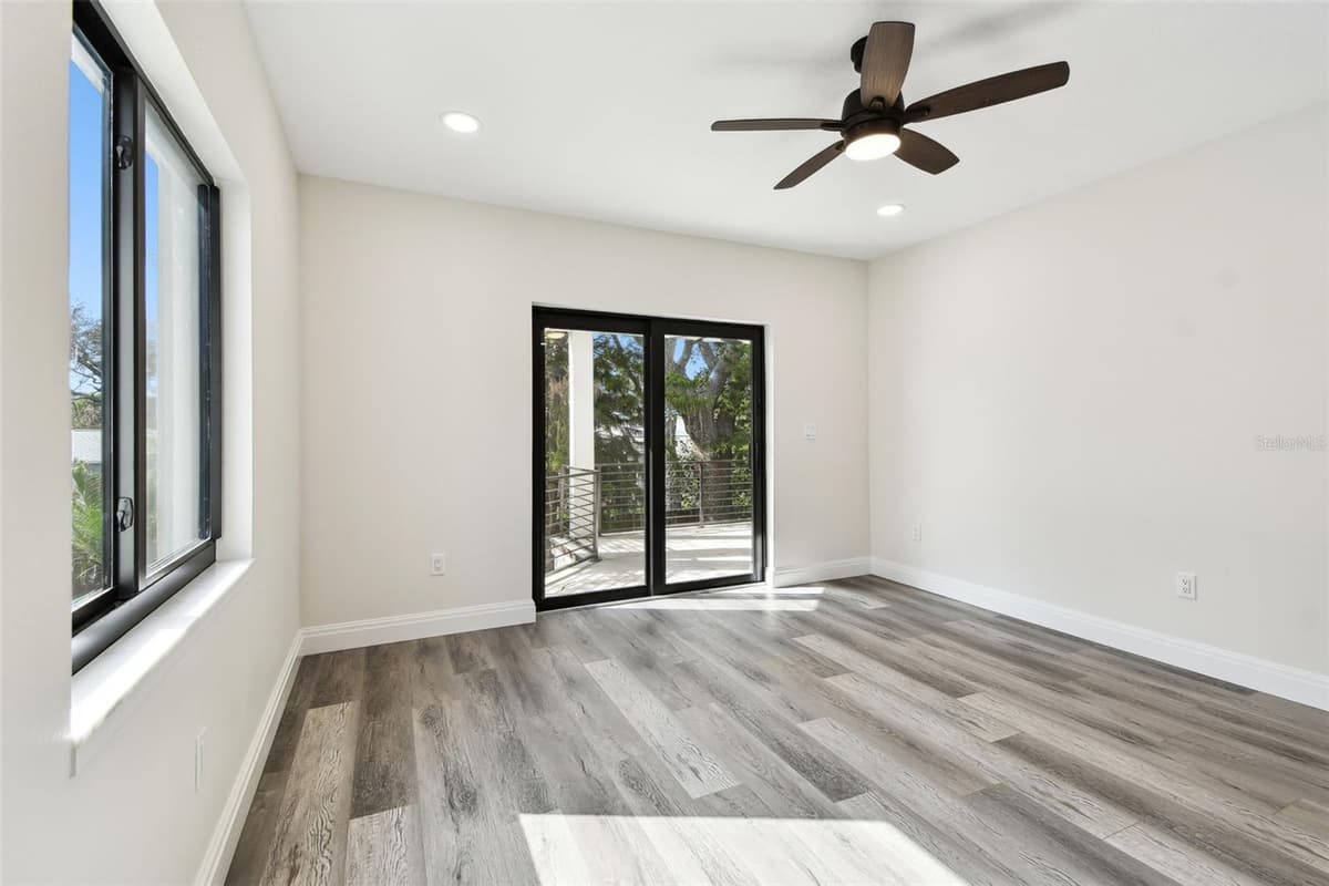 1045 JESSE AVENUE — photo 32 of 63