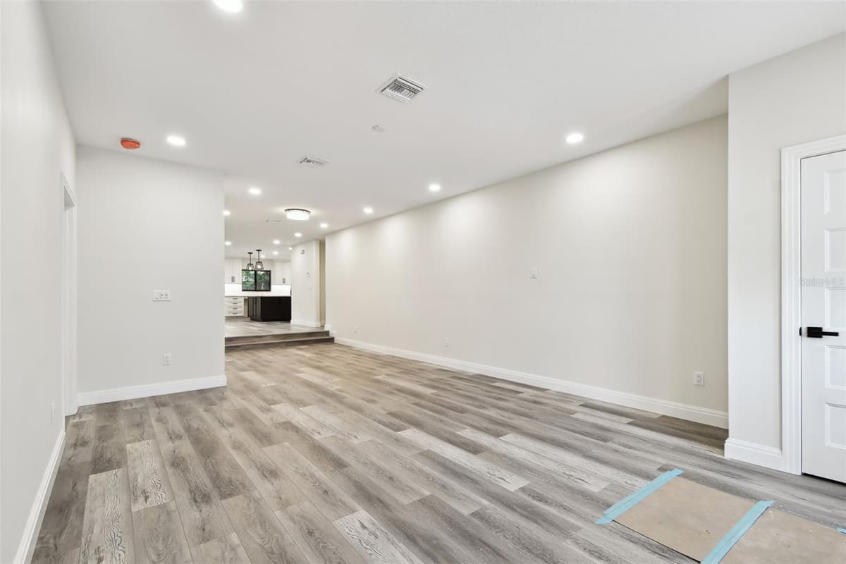 1045 JESSE AVENUE — photo 6 of 63