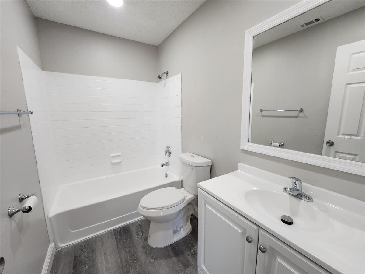 200 AFTON SQUARE — photo 17 of 42