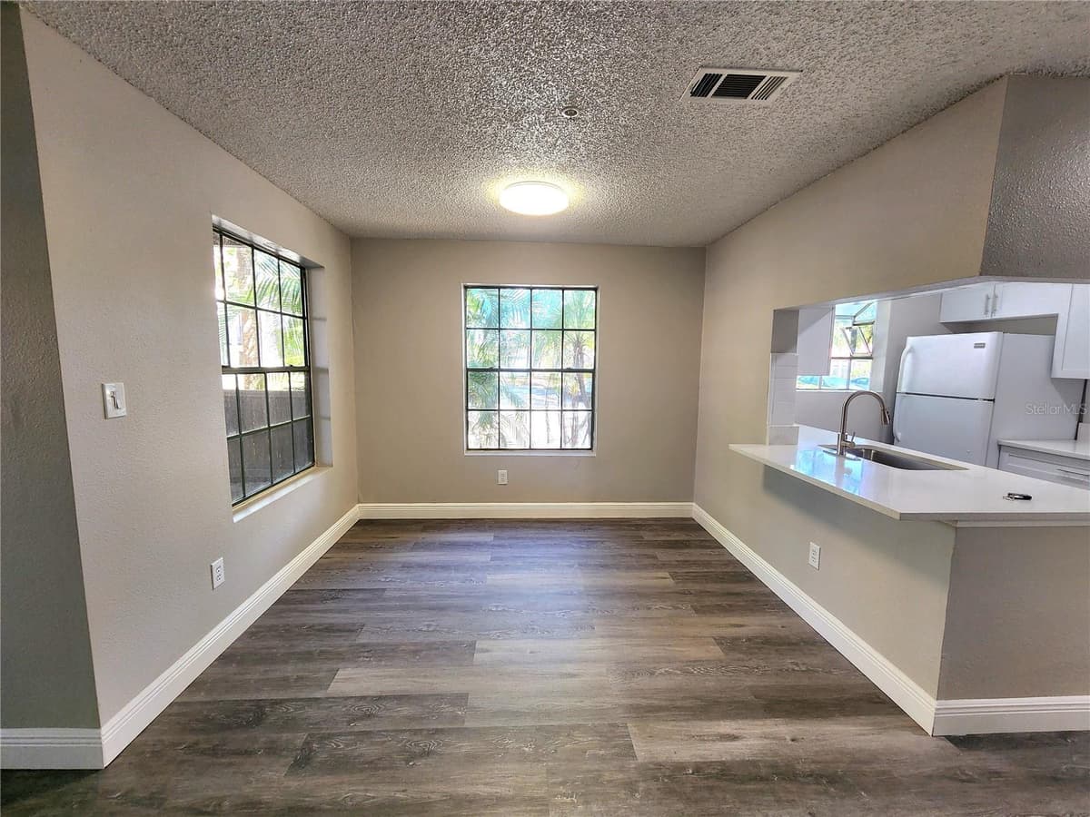 200 AFTON SQUARE — photo 11 of 42