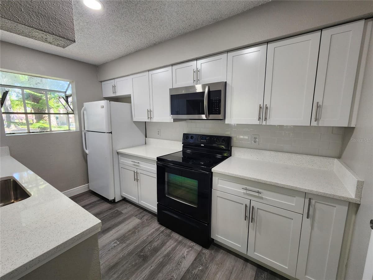 200 AFTON SQUARE — photo 5 of 42