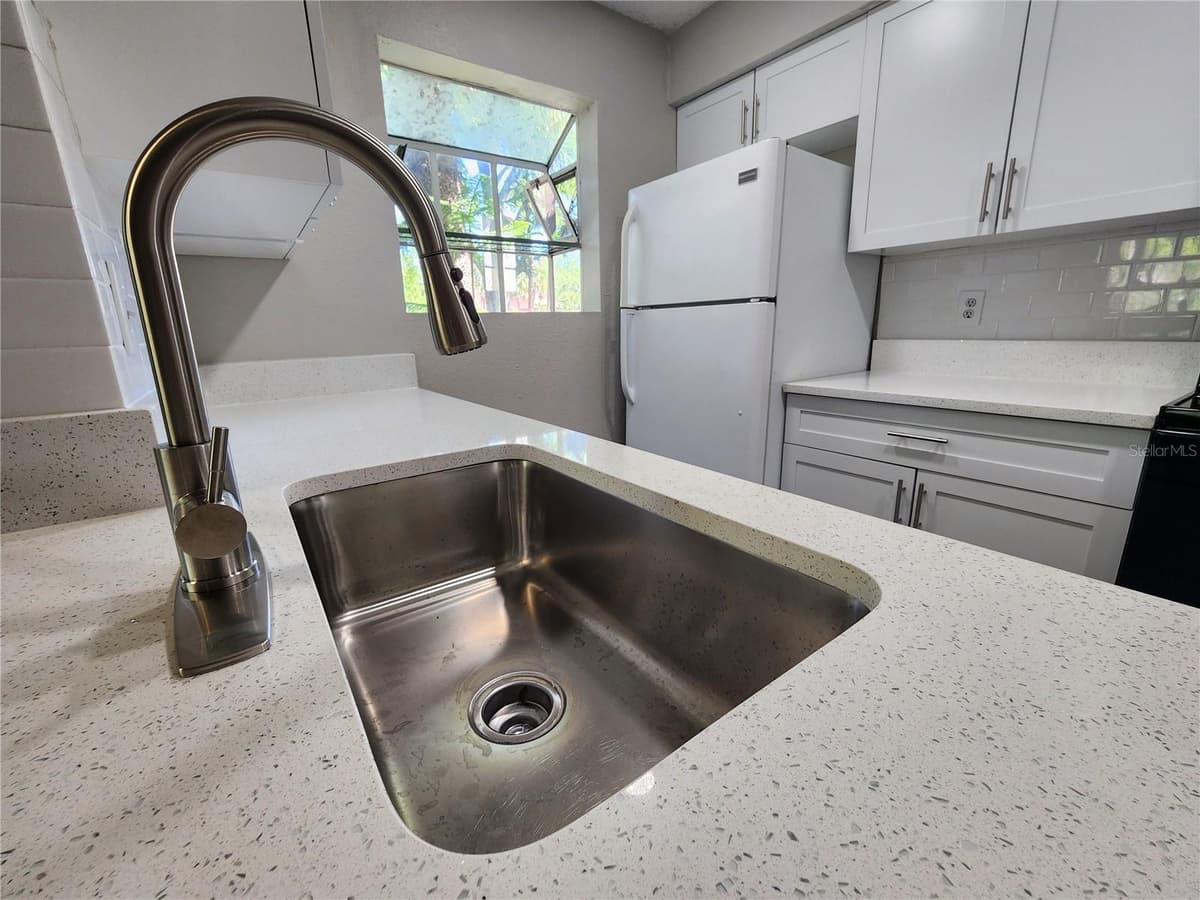200 AFTON SQUARE — photo 8 of 42