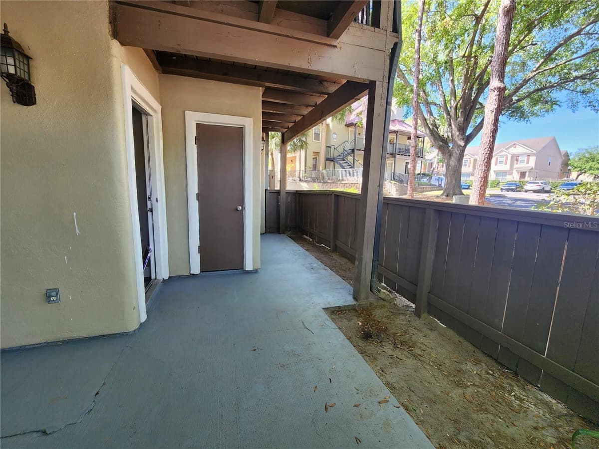 200 AFTON SQUARE — photo 26 of 42