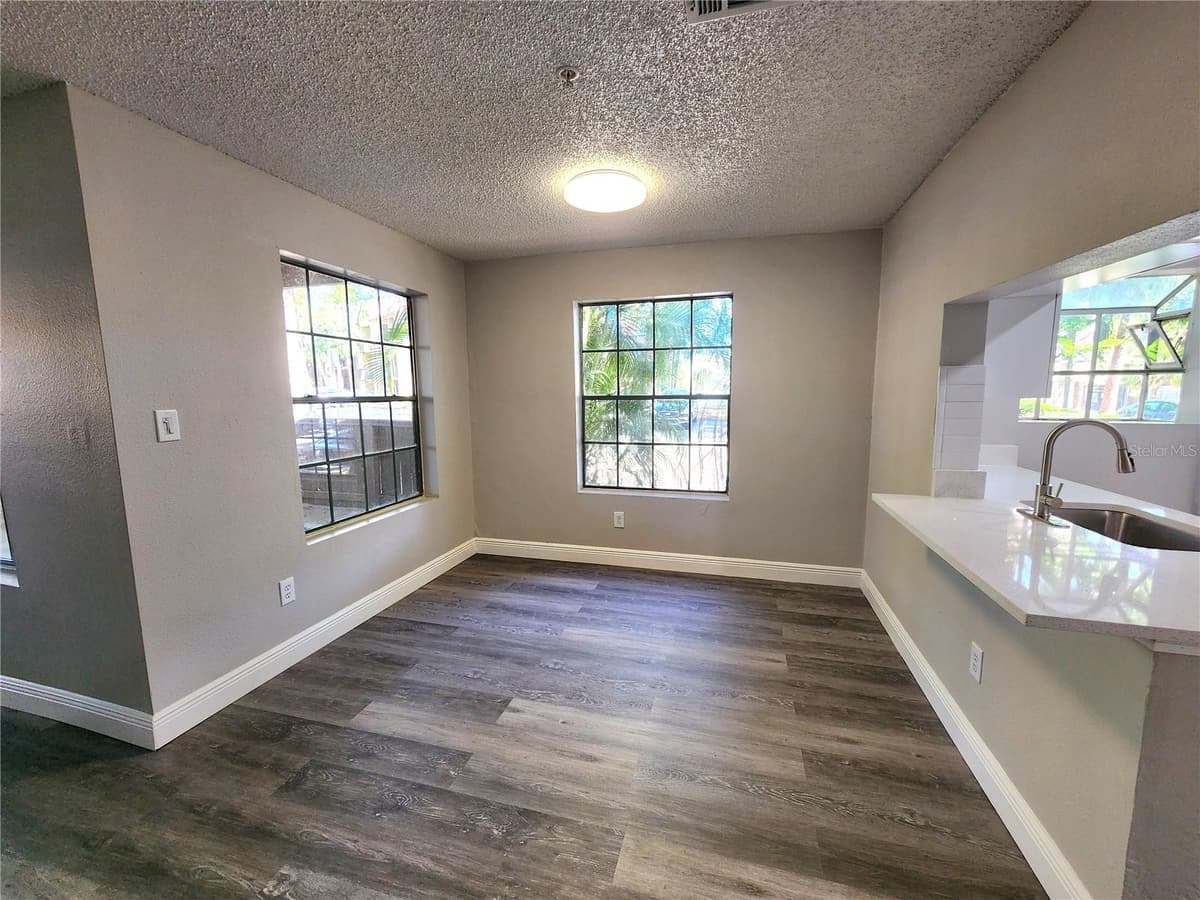 200 AFTON SQUARE — photo 10 of 42