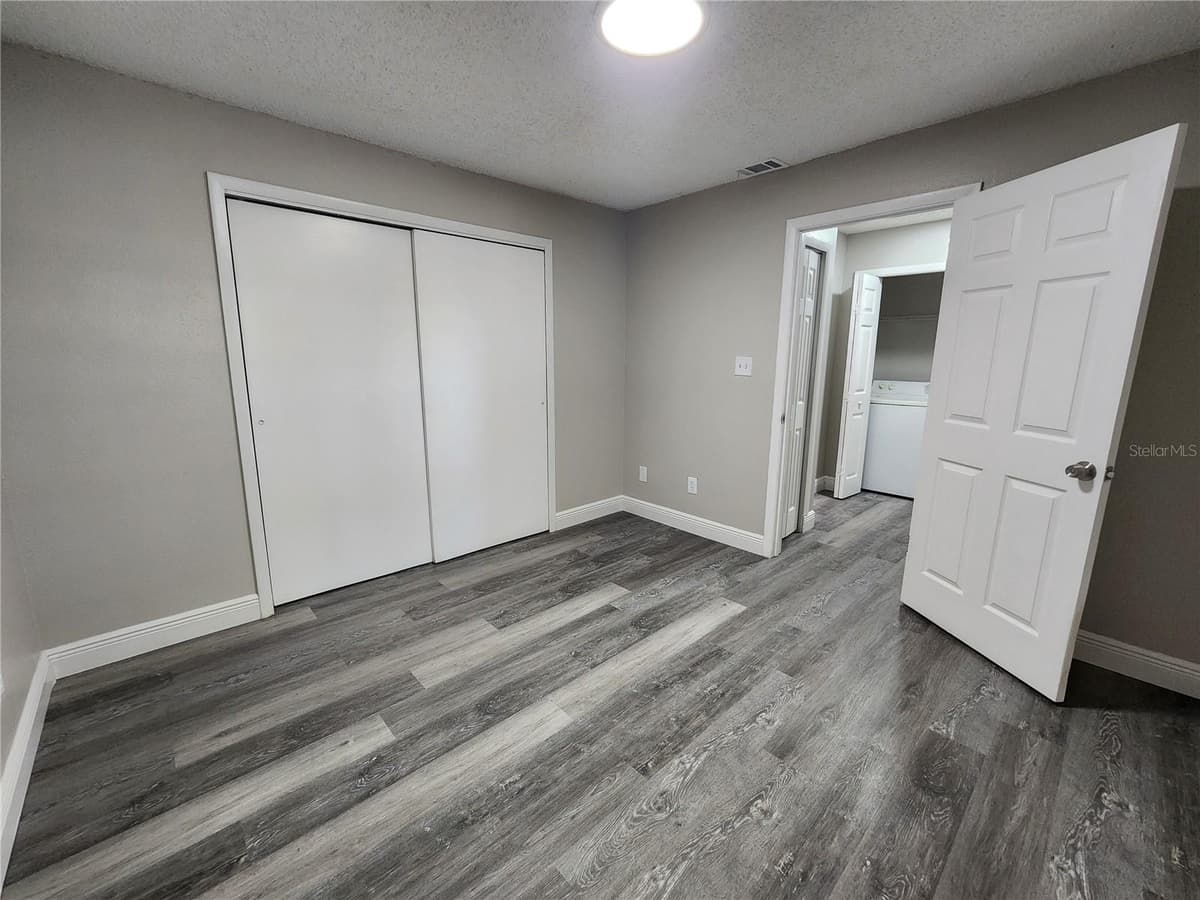 200 AFTON SQUARE — photo 22 of 42