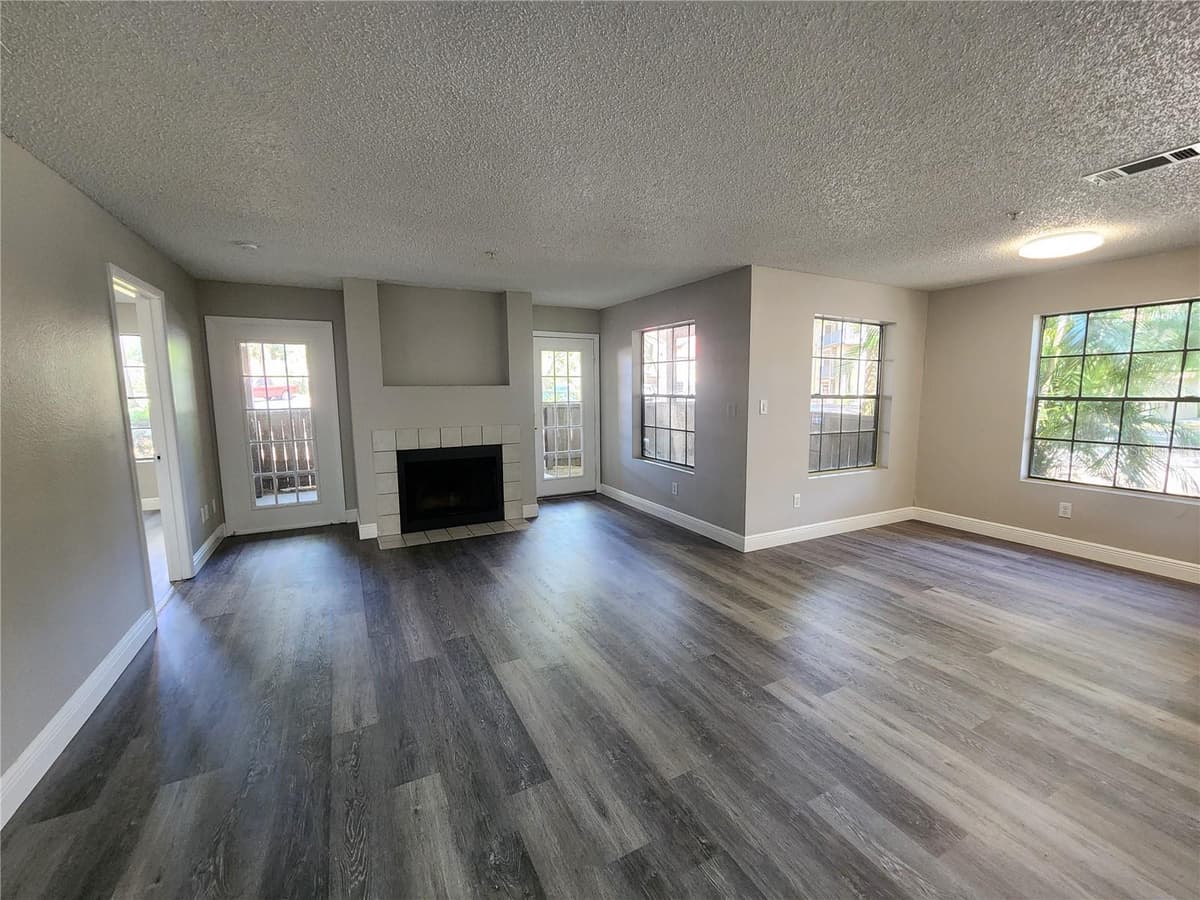 200 AFTON SQUARE — photo 14 of 42