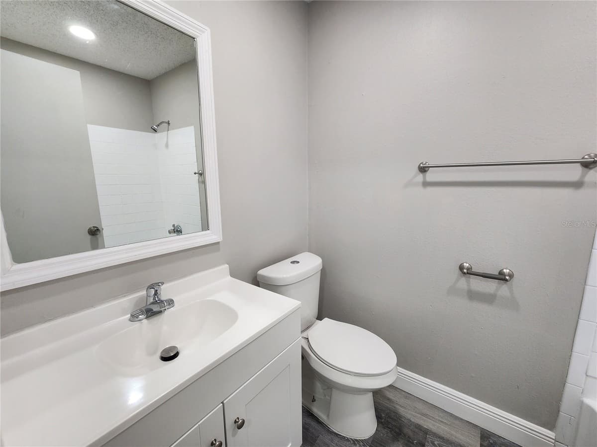 200 AFTON SQUARE — photo 23 of 42