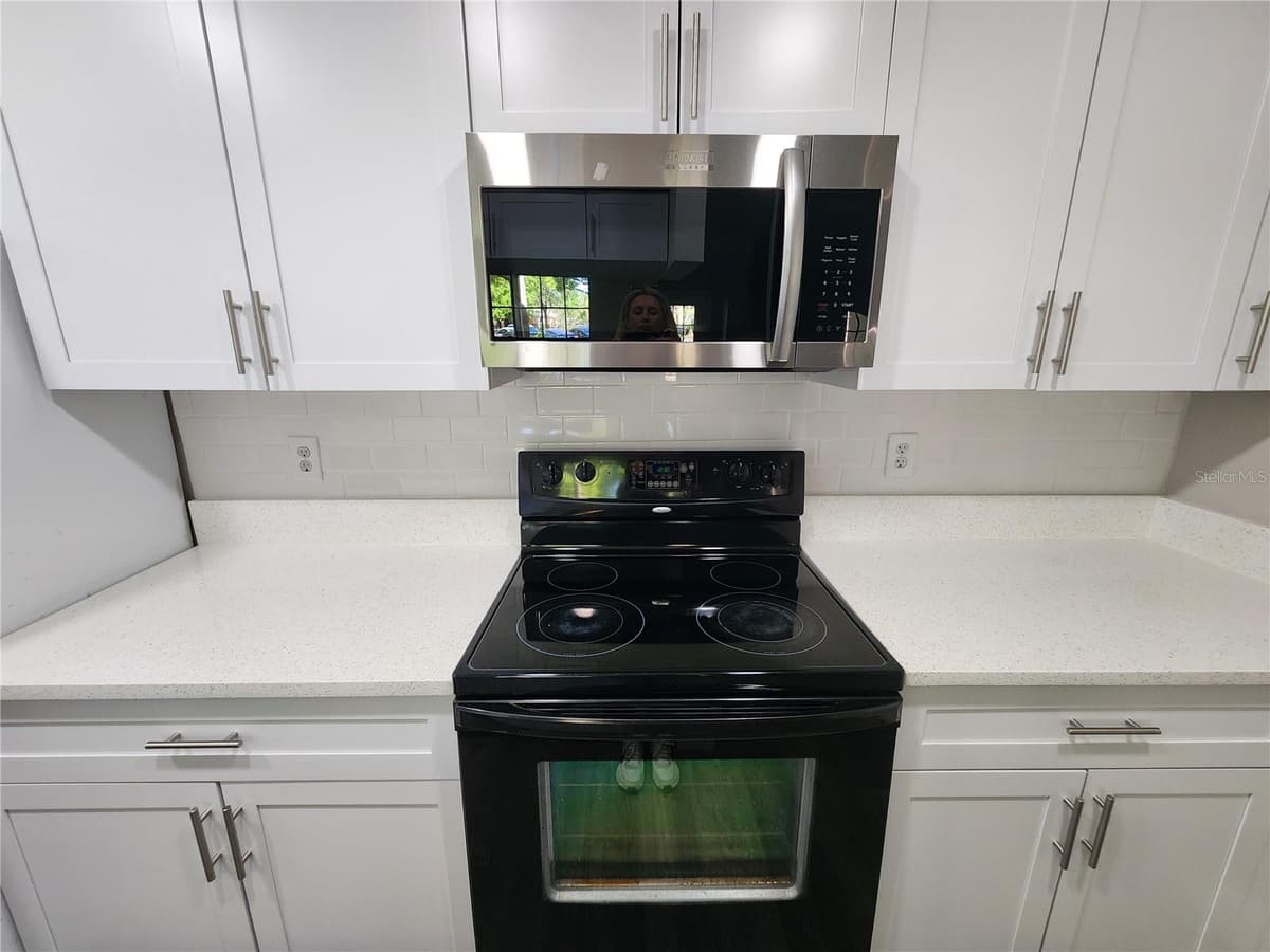 200 AFTON SQUARE — photo 7 of 42