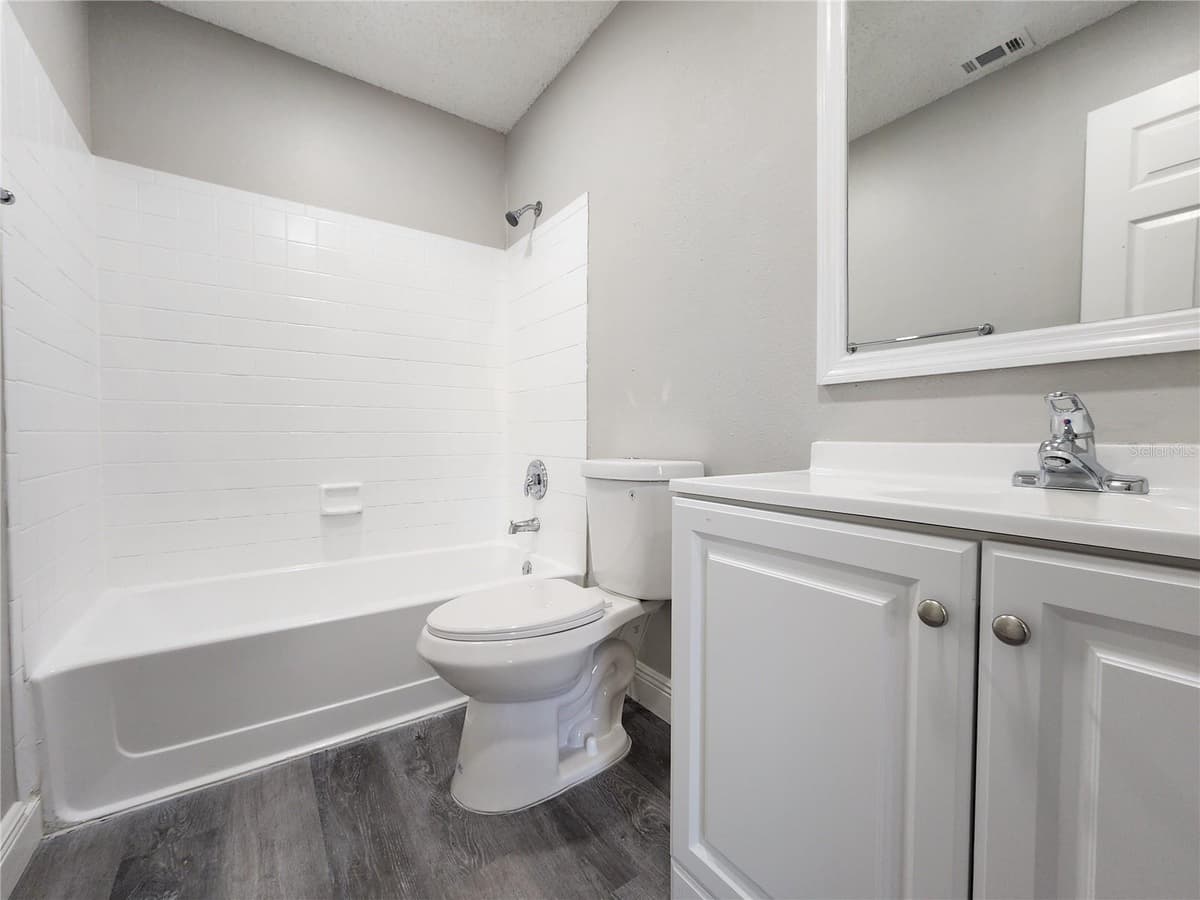 200 AFTON SQUARE — photo 18 of 42