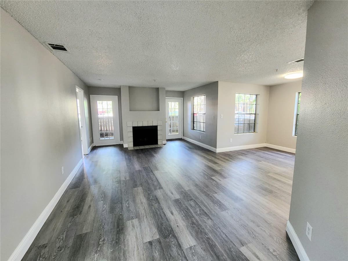 200 AFTON SQUARE — photo 13 of 42