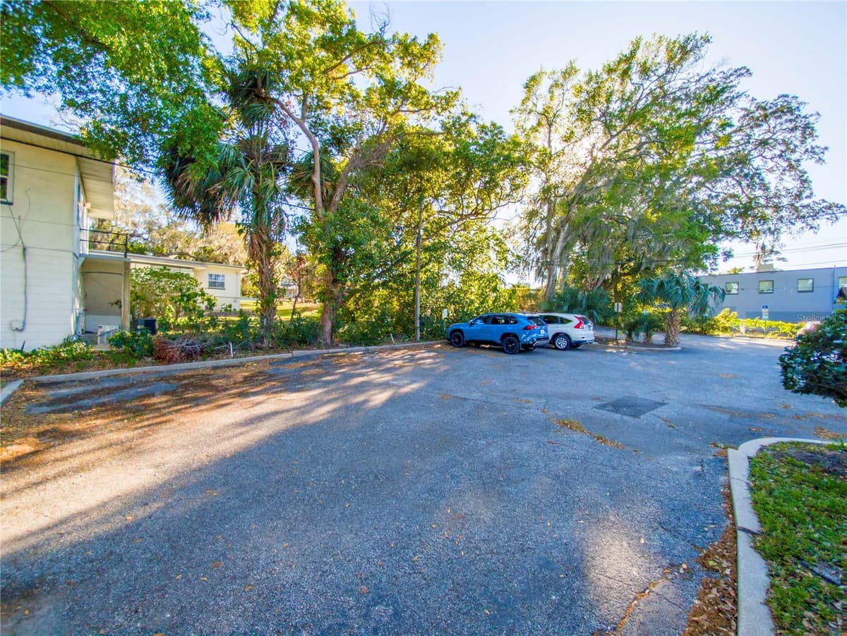 802 COLONIAL DRIVE — photo 6 of 8