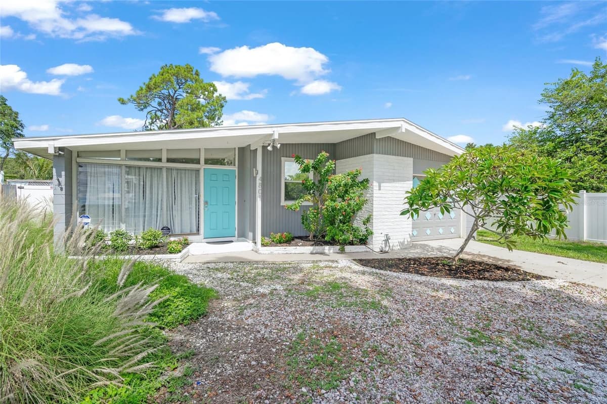 4801 SARASOTA AVENUE — photo 1 of 34