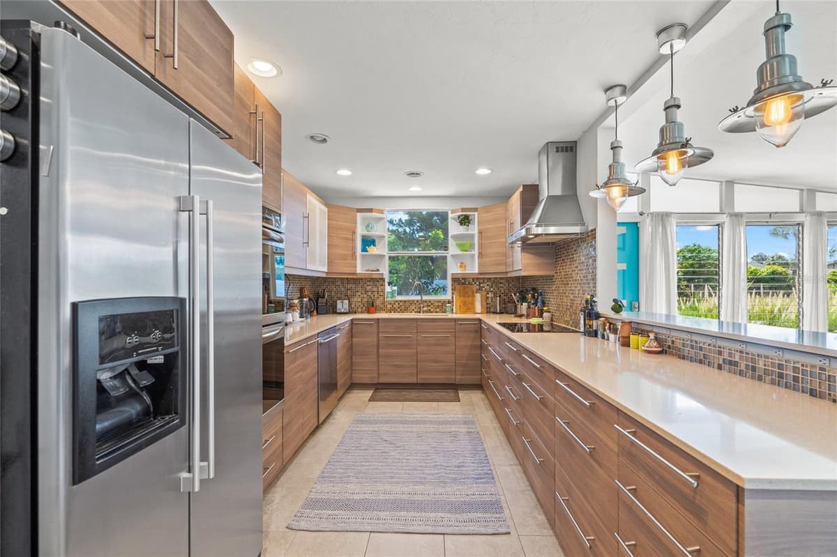 4801 SARASOTA AVENUE — photo 9 of 34