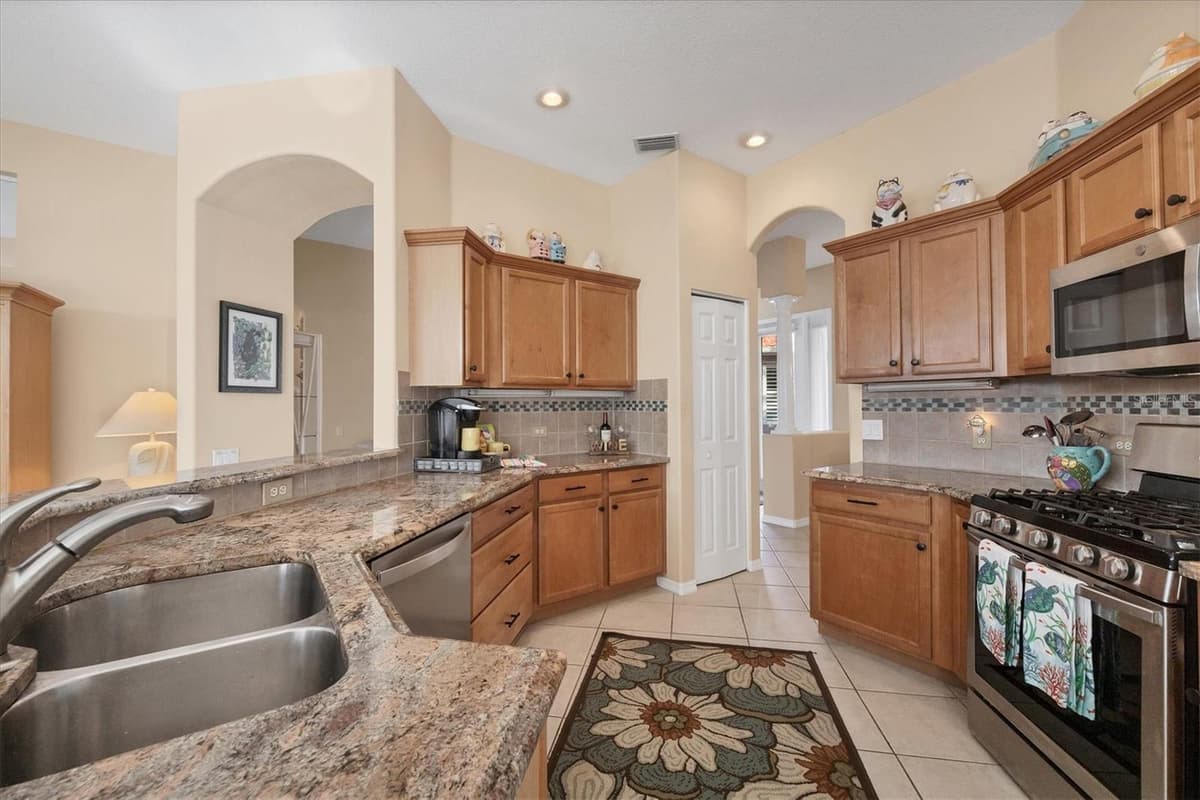 5223 PINE SHADOW LANE — photo 14 of 60