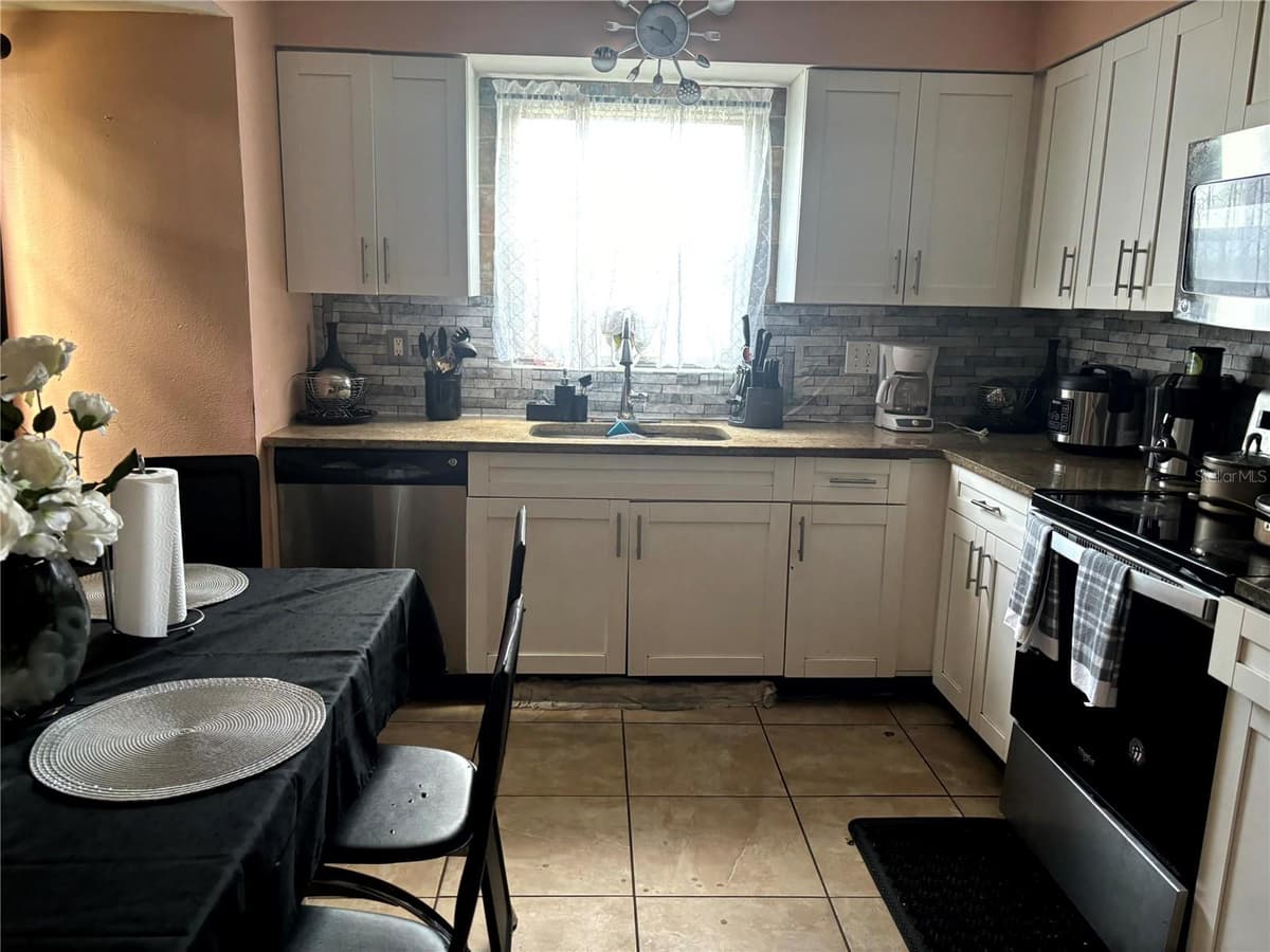 1312 FOXBORO DR. — photo 6 of 17