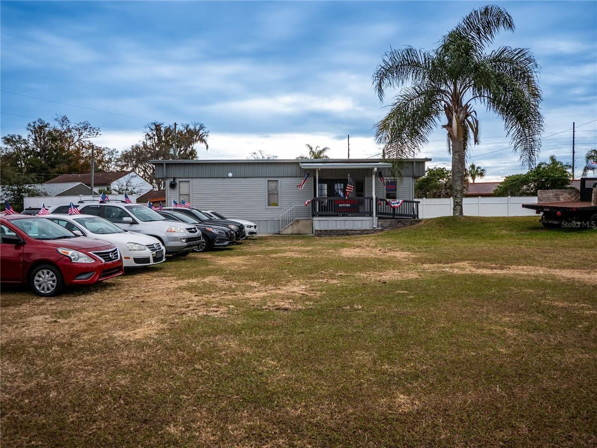 3001 PINE AVENUE — photo 18 of 20
